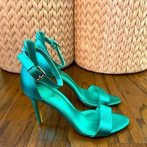 NINE WEST METALLIC HEELS!